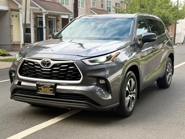 2021 Toyota Highlander XLE AWD photo