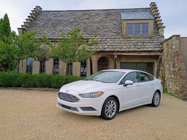 2017 Ford Fusion SE FWD photo