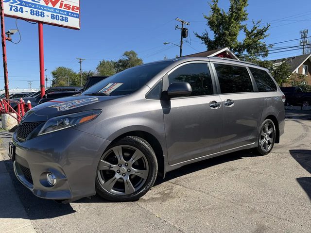 2017 Toyota Sienna SE FWD photo