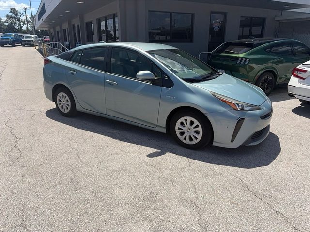2020 Toyota Prius L Eco FWD photo