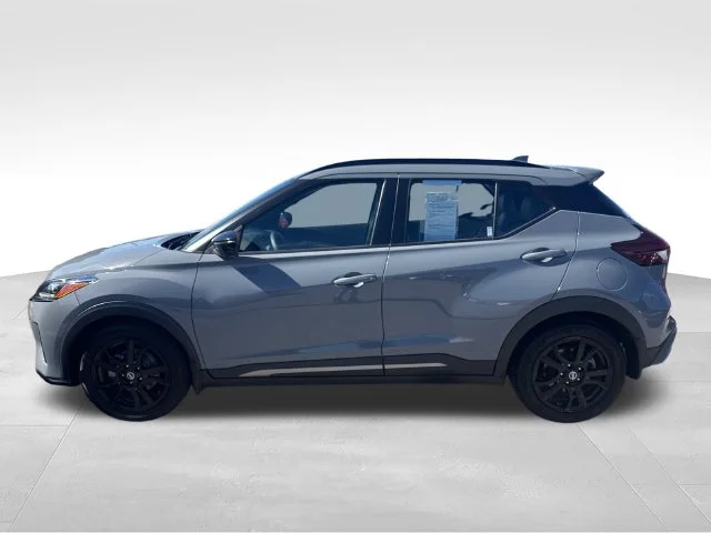 2021 Nissan Kicks SR FWD photo