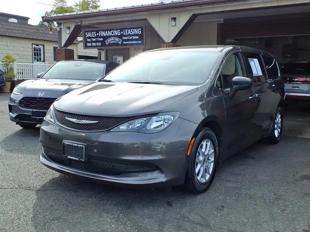 2023 Chrysler Voyager LX FWD photo