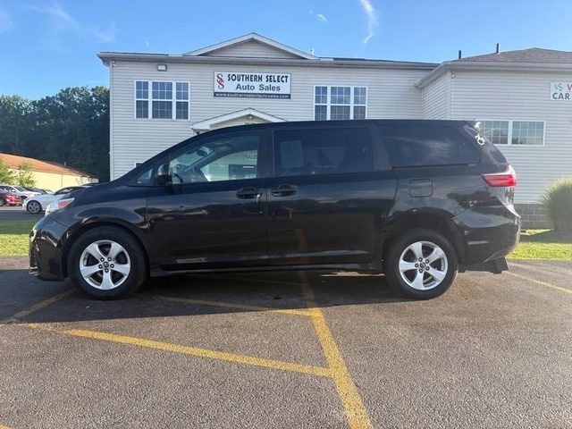 2020 Toyota Sienna L FWD photo