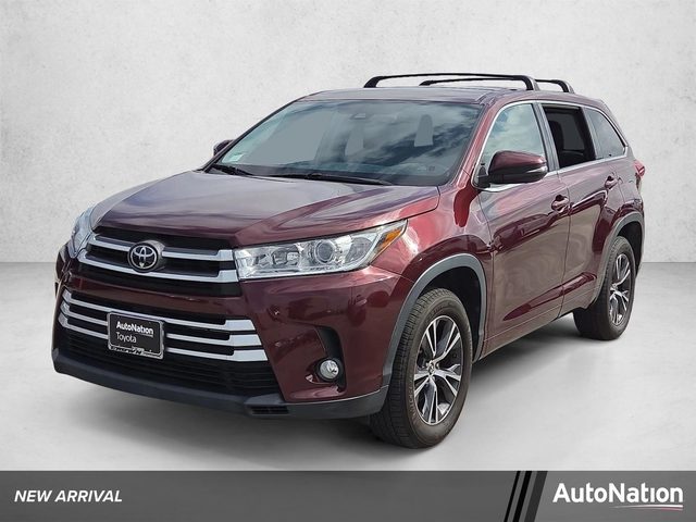 2018 Toyota Highlander LE Plus FWD photo