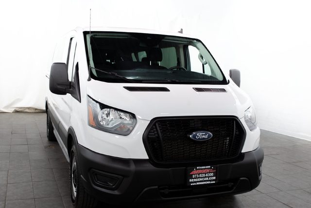 2021 Ford Transit Passenger Wagon XL RWD photo