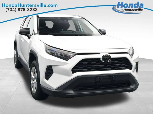 2019 Toyota RAV4 LE FWD photo