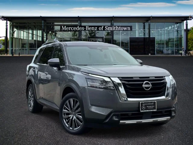 2022 Nissan Pathfinder SL 4WD photo