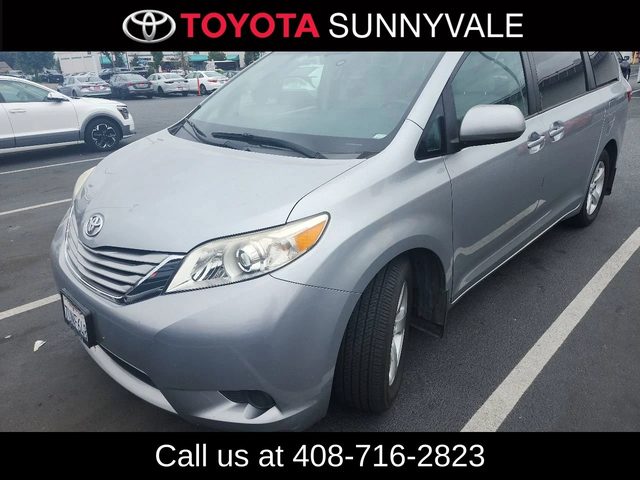 2016 Toyota Sienna LE FWD photo