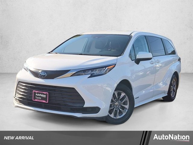 2021 Toyota Sienna LE FWD photo