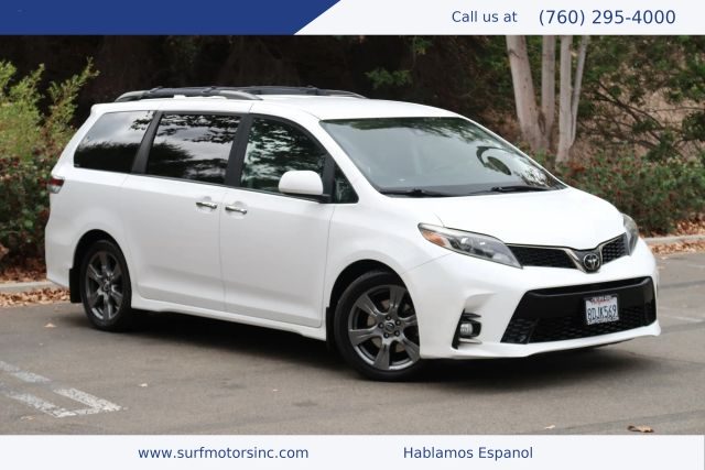 2018 Toyota Sienna SE FWD photo