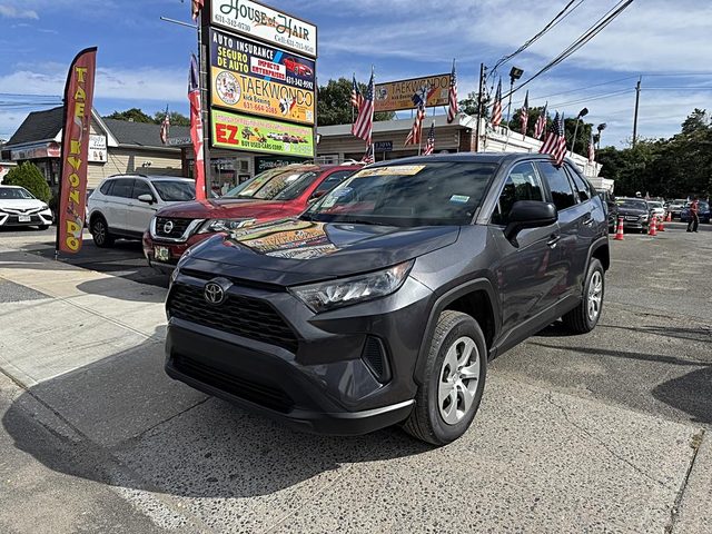 2022 Toyota RAV4 LE FWD photo