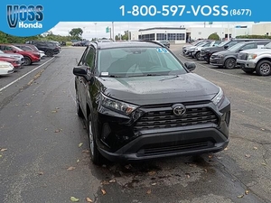 2020 Toyota RAV4 LE FWD photo