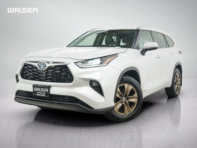 2022 Toyota Highlander Hybrid Bronze Edition AWD photo