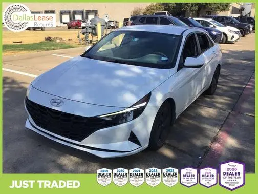 2022 Hyundai Elantra SEL FWD photo