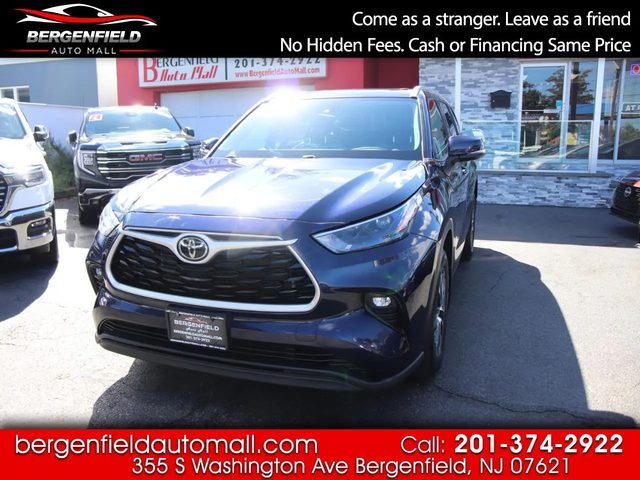 2022 Toyota Highlander XLE AWD photo