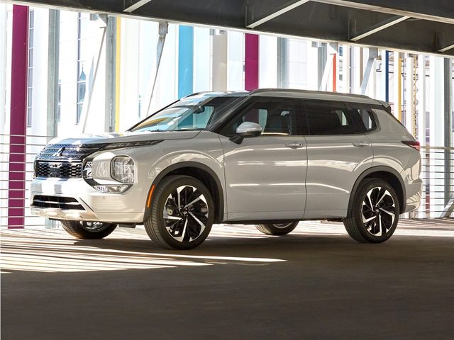 2022 Mitsubishi Outlander Black Edition FWD photo