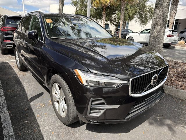 2022 Volvo XC60 Momentum AWD photo