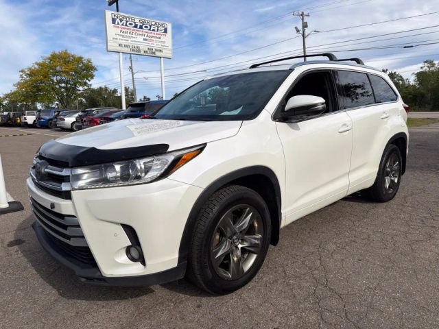 2017 Toyota Highlander  AWD photo