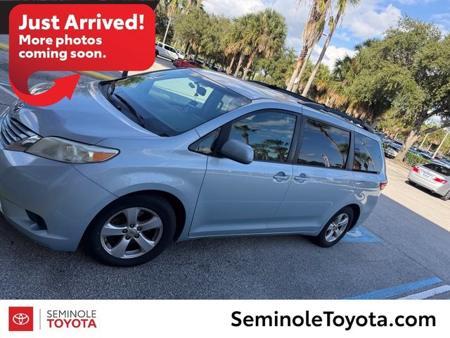 2016 Toyota Sienna LE FWD photo