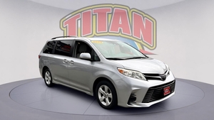 2020 Toyota Sienna LE FWD photo