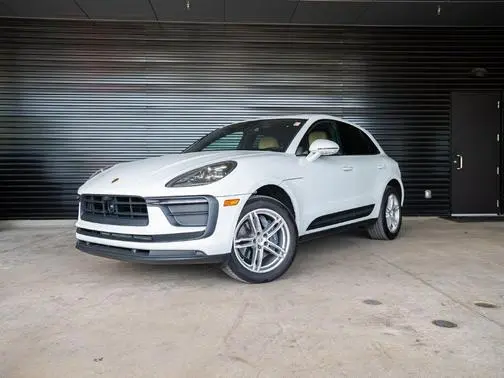 2023 Porsche Macan AWD photo