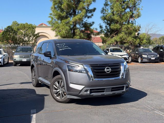 2023 Nissan Pathfinder S 4WD photo