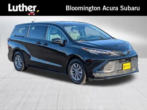 2022 Toyota Sienna LE FWD photo
