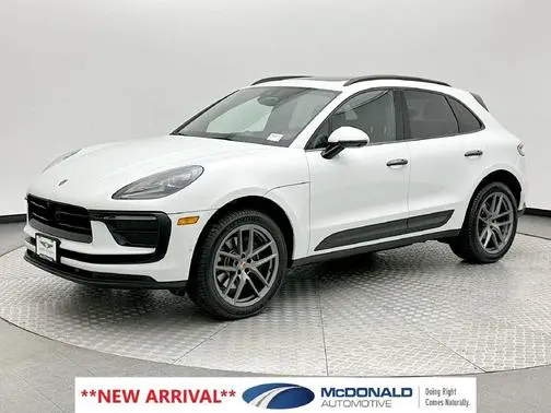 2022 Porsche Macan  AWD photo