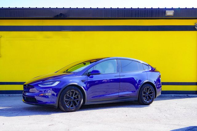 2023 Tesla Model X Standard Range AWD photo