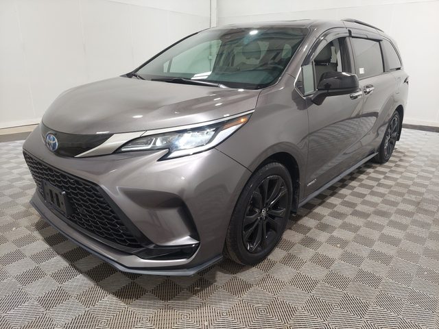 2021 Toyota Sienna XSE FWD photo