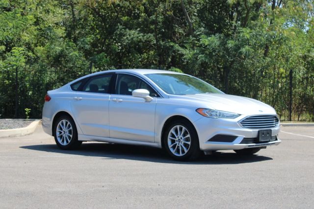 2017 Ford Fusion SE FWD photo