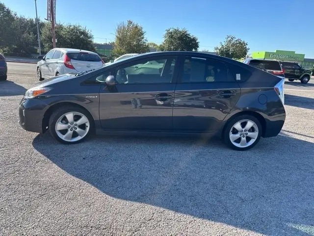 2015 Toyota Prius Five FWD photo