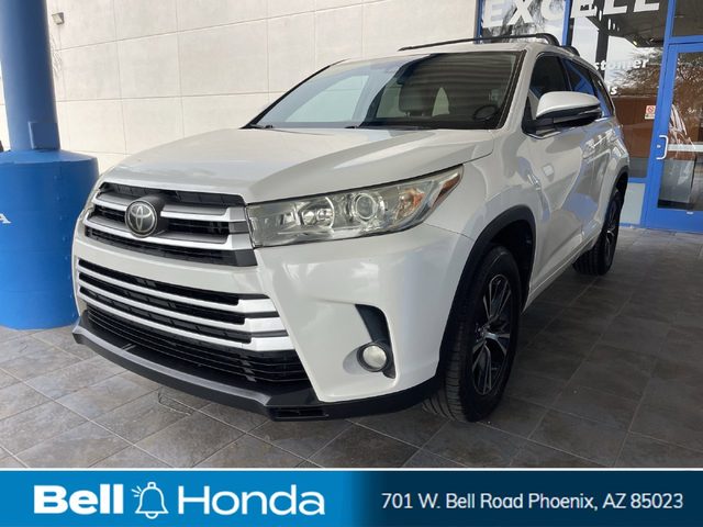 2017 Toyota Highlander LE FWD photo