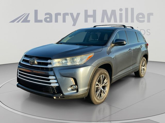 2017 Toyota Highlander LE FWD photo