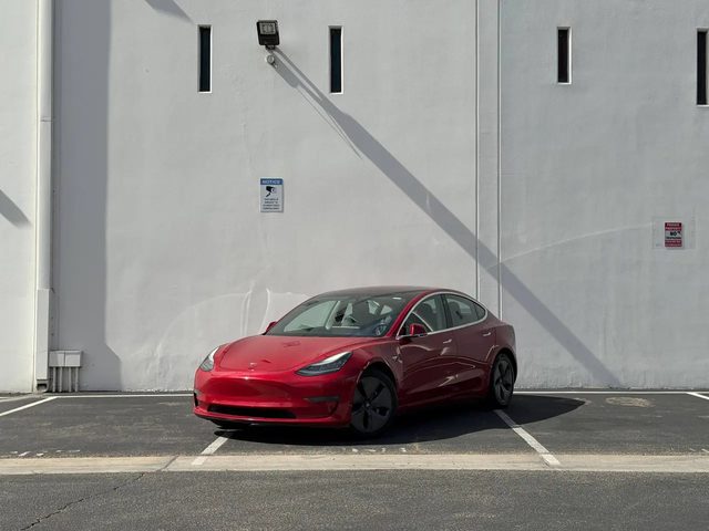 2018 Tesla Model 3 Long Range Battery RWD photo