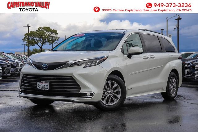2021 Toyota Sienna XLE FWD photo