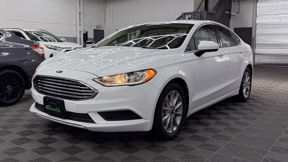 2017 Ford Fusion SE FWD photo