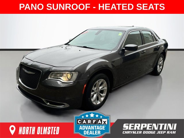 2015 Chrysler 300 Limited RWD photo
