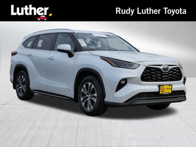 2022 Toyota Highlander Hybrid XLE AWD photo