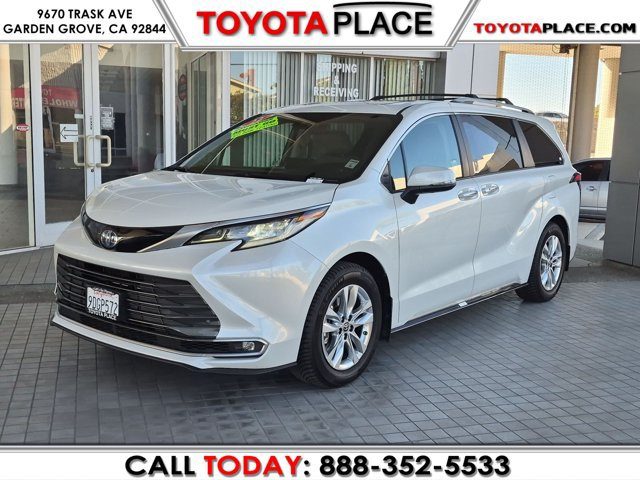 2022 Toyota Sienna Limited AWD photo
