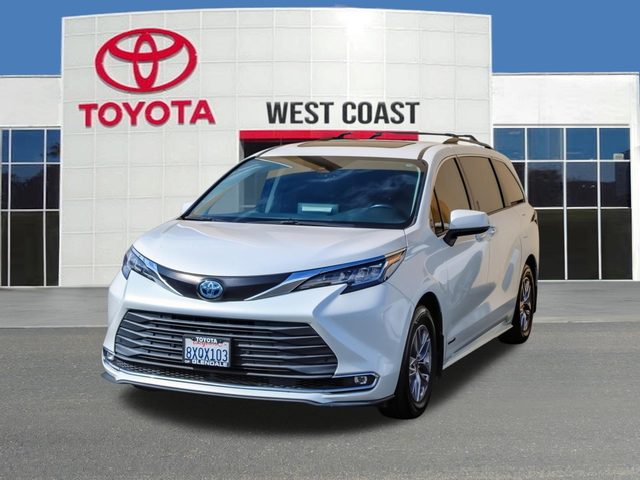 2021 Toyota Sienna XLE FWD photo