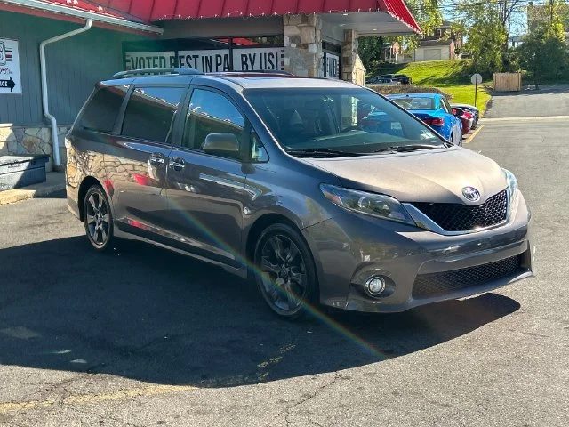 2015 Toyota Sienna SE FWD photo