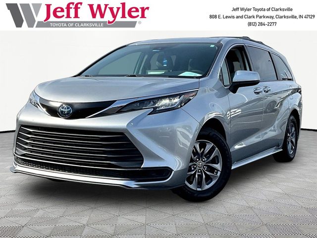 2022 Toyota Sienna LE FWD photo
