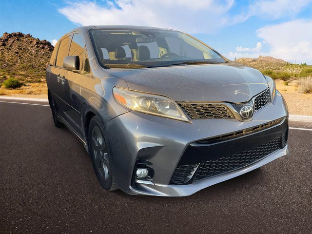 2018 Toyota Sienna SE Premium FWD photo