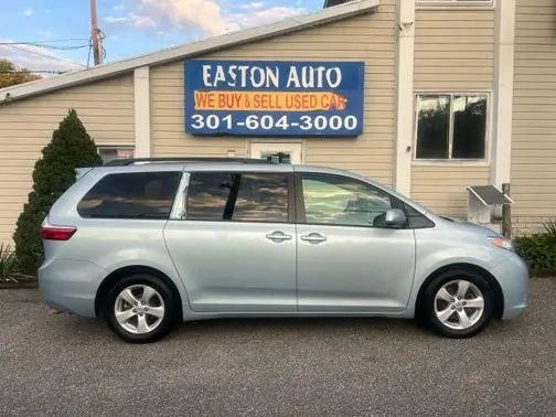2015 Toyota Sienna LE FWD photo