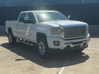 2015 GMC Sierra 2500HD Denali 4WD photo