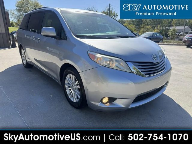 2015 Toyota Sienna XLE FWD photo