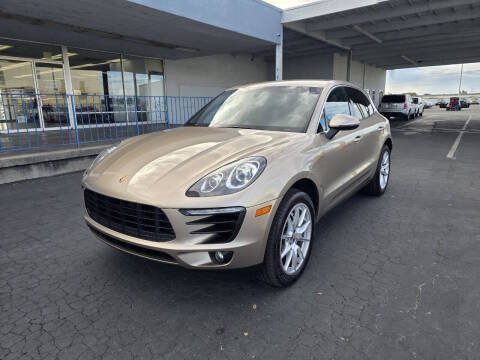 2015 Porsche Macan S AWD photo