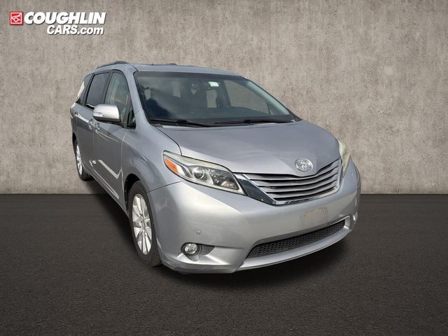 2015 Toyota Sienna XLE FWD photo