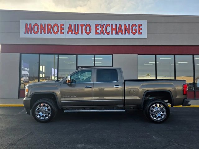 2015 GMC Sierra 2500HD Denali 4WD photo